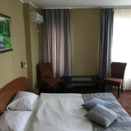 Хотел Family Lazuren Briag