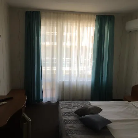 Хотел лазурен бряг 3*
