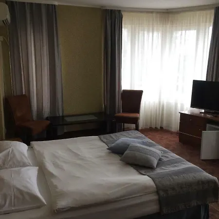 Хотел лазурен бряг 3*